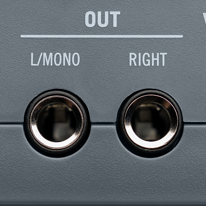 Left/Mono and Right Outputs